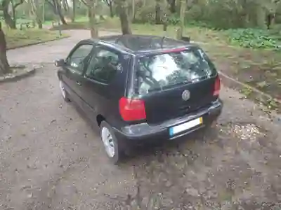 Volkswagen Polo 2001 - 1300 EUR, 228796 km - AUTO.MOTO.pt - 228796km - foto 13 de 15