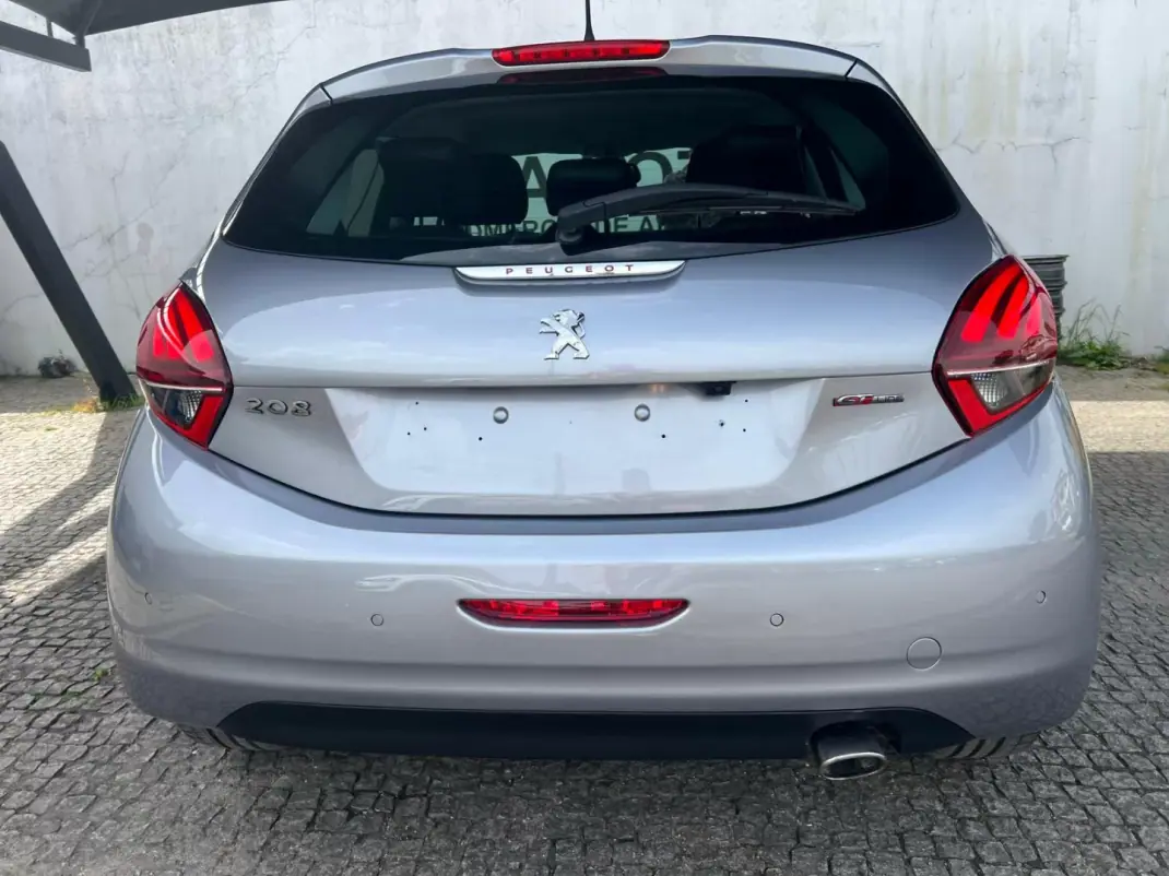 Peugeot 208 2018 - 13500 EUR, 41987 km - AUTO.MOTO.pt - 41987km - foto 5 de 18