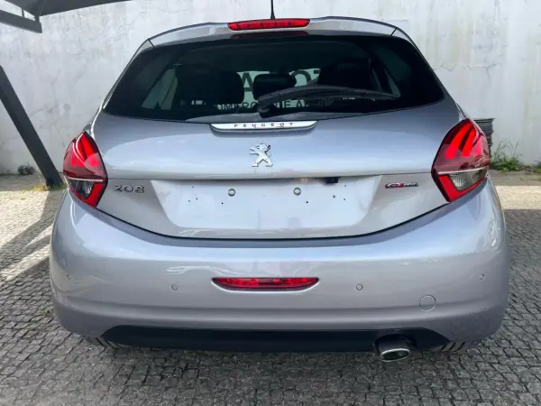 Peugeot 208 2018 - 13500 EUR, 41987 km - AUTO.MOTO.pt - 41987km - foto 5 de 18