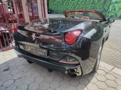 Ferrari California 2011 — foto 5 de 16