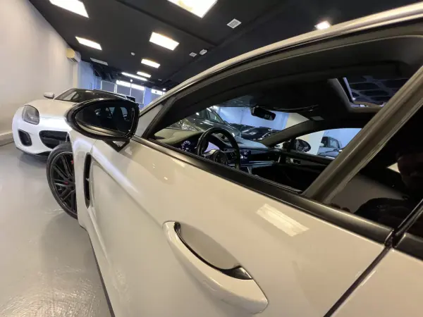 Porsche Panamera Sport Turismo 2020 - 74990 EUR, 120000 km - AUTO.MOTO.pt - 120000km - foto 42 de 56