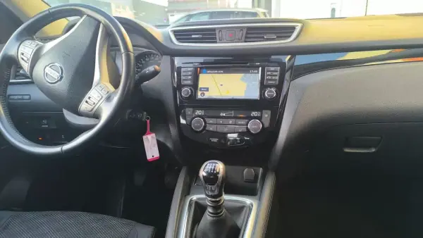 Nissan Qashqai 2015 - 11900 EUR, 165000 km - AUTO.MOTO.pt - 165000km - foto 16 de 16