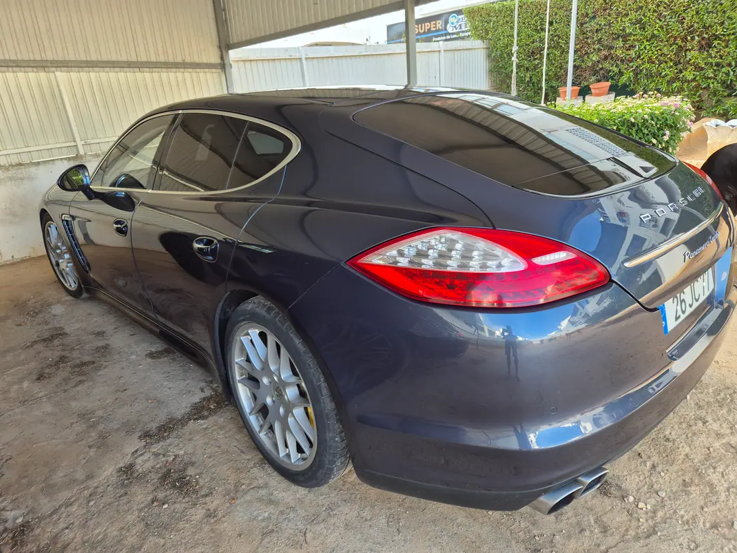 Porsche Panamera 2010 - 39500 EUR, 100000 km - AUTO.MOTO.pt - 100000km - foto 10 de 10