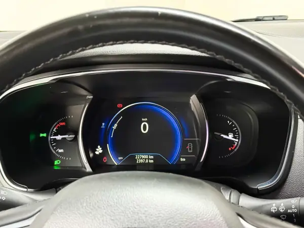 Renault Talisman Sport Tourer 2016 - 9990 EUR, 228000 km - AUTO.MOTO.pt - 228000km - foto 11 de 23
