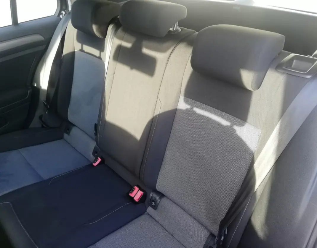 Volkswagen Golf 2013 - 11000 EUR, 240000 km - AUTO.MOTO.pt - 240000km - foto 13 de 21