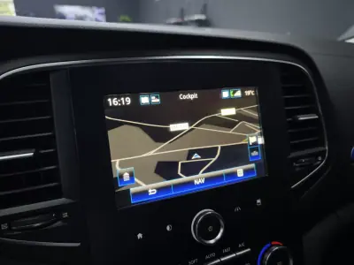 Renault Mégane Sport Tourer 2018 - 14450 EUR, 246155 km - AUTO.MOTO.pt - 246155km - foto 32 de 37