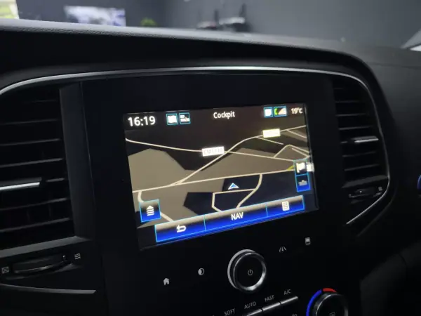 Renault Mégane Sport Tourer 2018 - 14450 EUR, 246155 km - AUTO.MOTO.pt - 246155km - foto 32 de 37