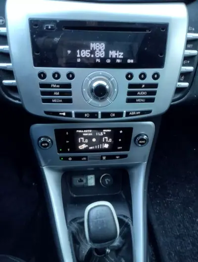 Lancia Delta 2008 - 3450 EUR, 220000 km - AUTO.MOTO.pt - 220000km - foto 17 de 22
