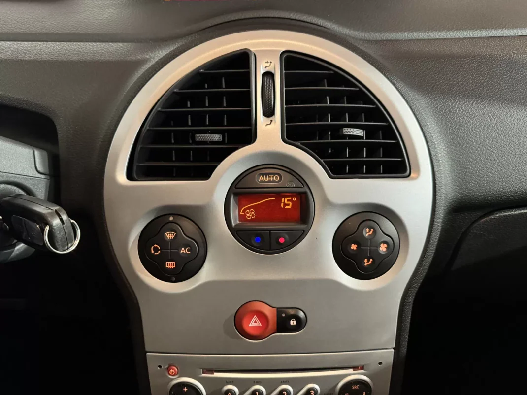 Renault Modus 2009 - 4900 EUR, 164416 km - 164416km - foto 16 de 22
