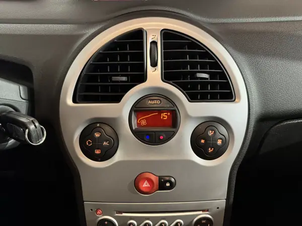 Renault Modus 2009 - 5900 EUR, 164416 km - AUTO.MOTO.pt - 164416km - foto 16 de 22