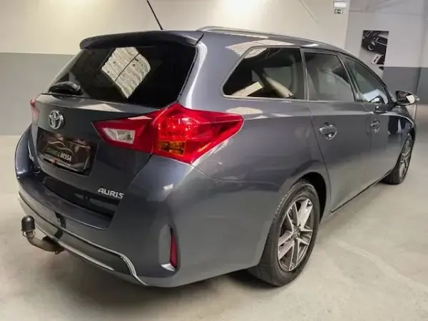 Toyota Auris Touring Sports 2014 - 12250 EUR, 160000 km - AUTO.MOTO.pt - 160000km - foto 3 de 9