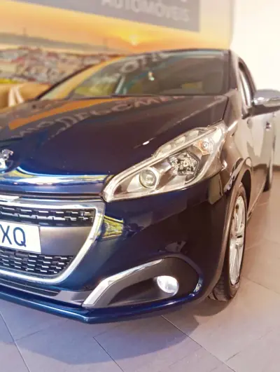 Peugeot 208 2019 - 8299 EUR, 136000 km - AUTO.MOTO.pt - 136000km - foto 11 de 48