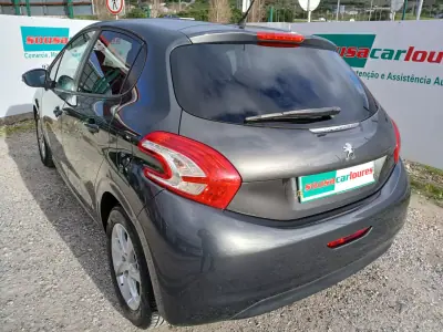 Peugeot 208 2015 - 7450 EUR, 116512 km - AUTO.MOTO.pt - 116512km - foto 11 de 23