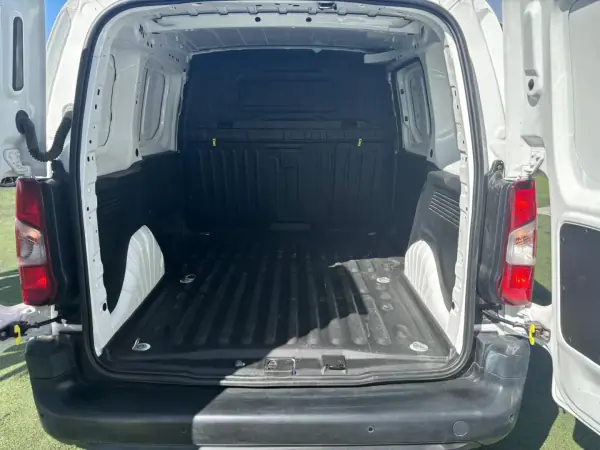 Citroën Berlingo 2020 - 18490 EUR, 101460 km - AUTO.MOTO.pt - 101460km - foto 10 de 12