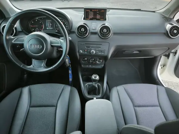 Audi A1 2010 - 9950 EUR, 236924 km - AUTO.MOTO.pt - 236924km - foto 6 de 43