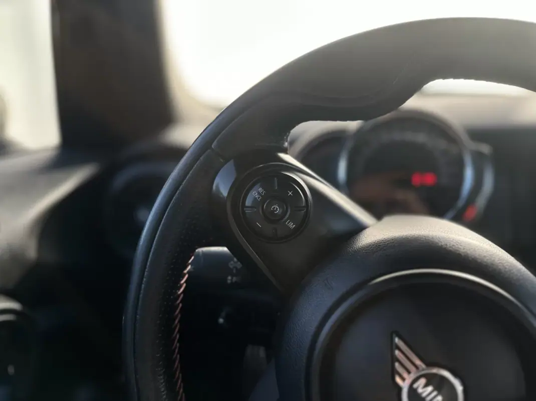 MINI 5 Portas 2019 - 15790 EUR, 179000 km - AUTO.MOTO.pt - 179000km - foto 25 de 39