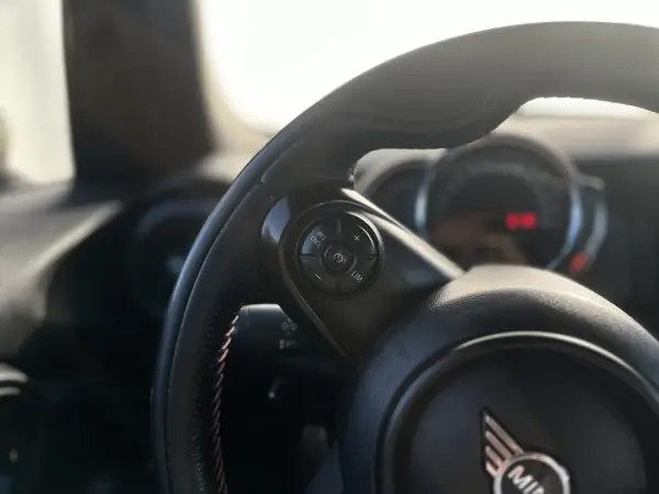MINI 5 Portas 2019 - 15790 EUR, 179000 km - AUTO.MOTO.pt - 179000km - foto 25 de 39