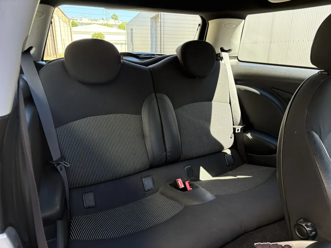 MINI Cooper 2008 - 8900 EUR, 210000 km - AUTO.MOTO.pt - 210000km - foto 7 de 12