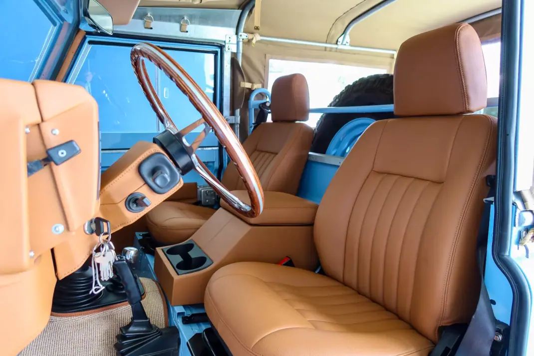 Land Rover Defender 2002 - 75000 EUR, 144875 km - AUTO.MOTO.pt - 144875km - foto 11 de 21