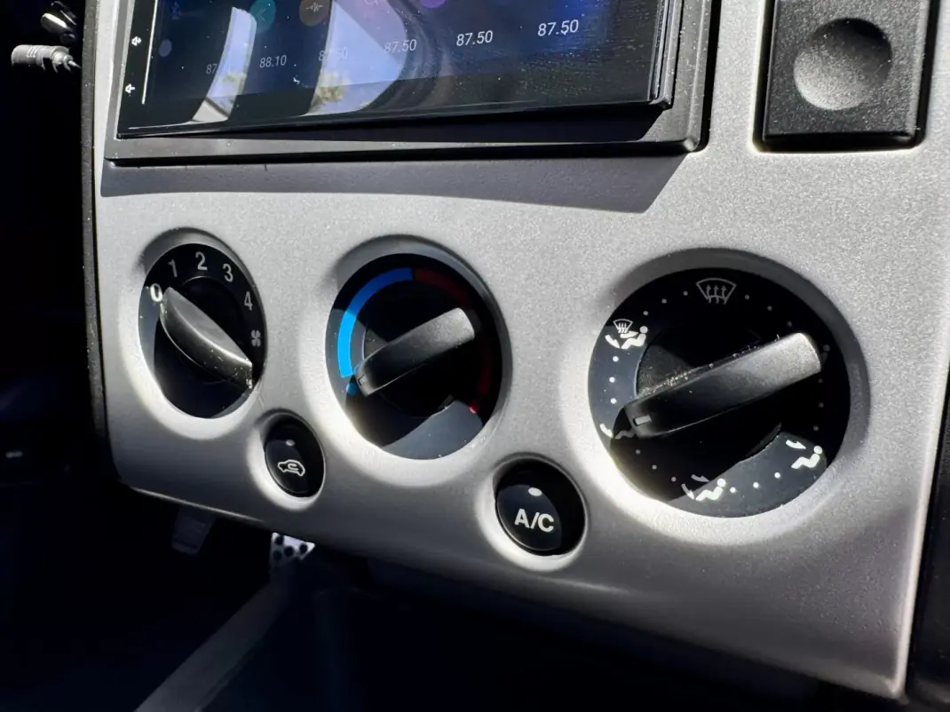 Ford Fusion 2004 - 3950 EUR, 135000 km - AUTO.MOTO.pt - 135000km - foto 16 de 20