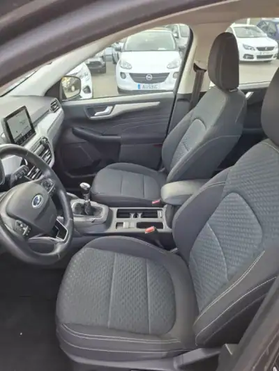 Ford Kuga 2021 - 21000 EUR, 59800 km - AUTO.MOTO.pt - 59800km - foto 12 de 36