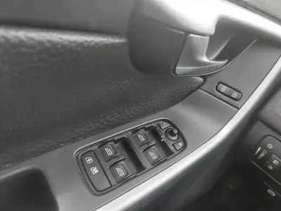 Volvo XC 60 2008 - 11900 EUR, 295804 km - AUTO.MOTO.pt - 295804km - foto 11 de 15