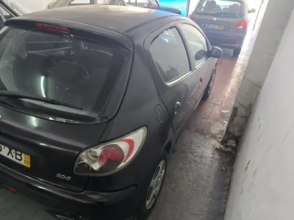 Peugeot 206 2004 - 1800 EUR, 276500 km - AUTO.MOTO.pt - 276500km - foto 7 de 18