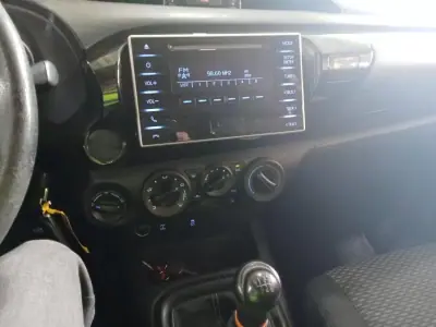 Toyota HILUX 2.4 D-4D 4WD CE 3 L CH 2018 - 23900 EUR, 172409 km - AUTO.MOTO.pt - 172409km - foto 8 de 10