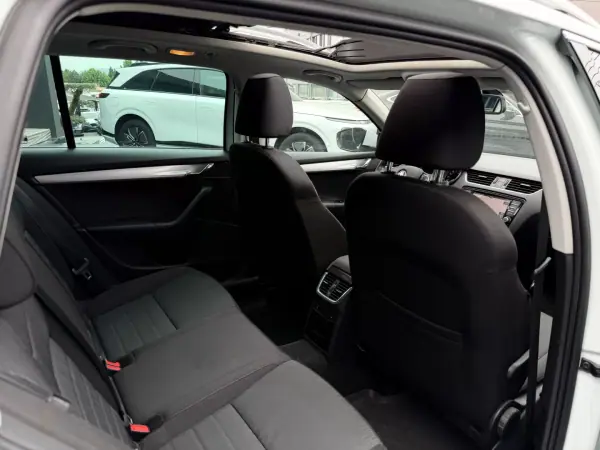 Skoda Octavia Break 2015 - 10500 EUR, 156000 km - AUTO.MOTO.pt - 156000km - foto 13 de 14