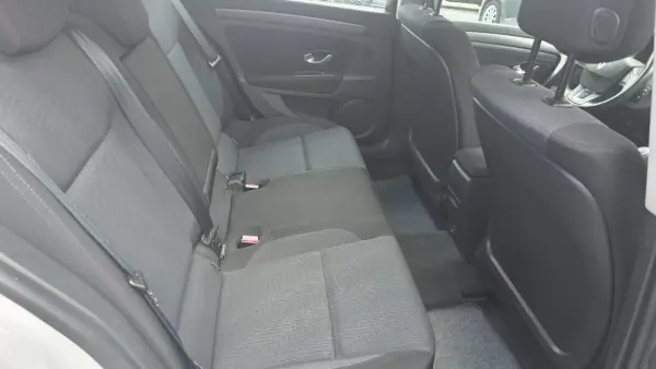 Renault Laguna 2007 - 3490 EUR, 213000 km - AUTO.MOTO.pt - 213000km - foto 14 de 16