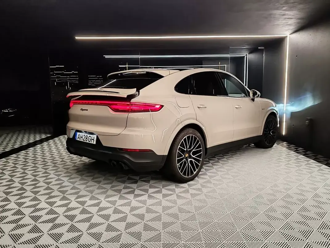 Porsche Cayenne Coupé 2021 - 74750 EUR, 125000 km - AUTO.MOTO.pt - 125000km - foto 8 de 32