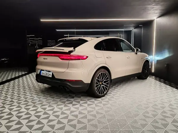 Porsche Cayenne Coupé 2021 - 74750 EUR, 125000 km - AUTO.MOTO.pt - 125000km - foto 8 de 32