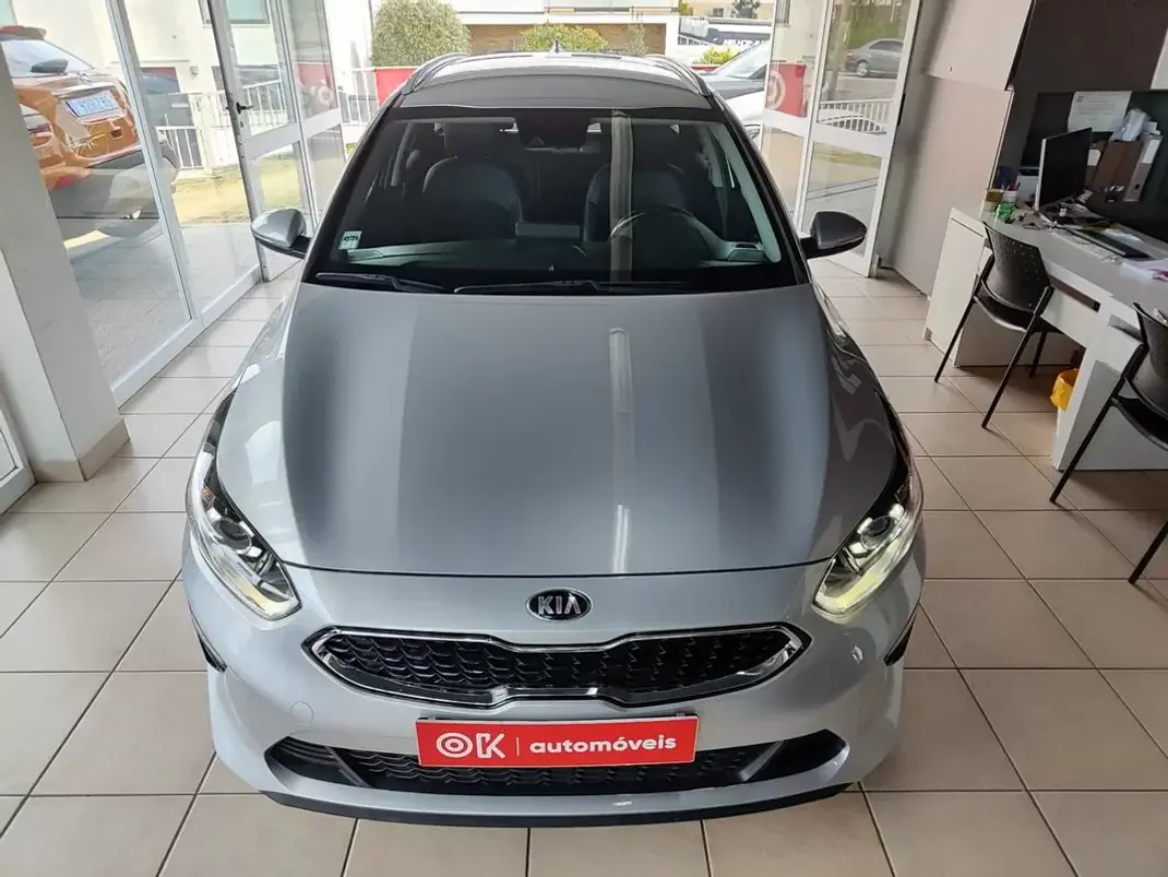 Kia Ceed SW 2019 - 18250 EUR, 70500 km - AUTO.MOTO.pt - 70500km - foto 4 de 35