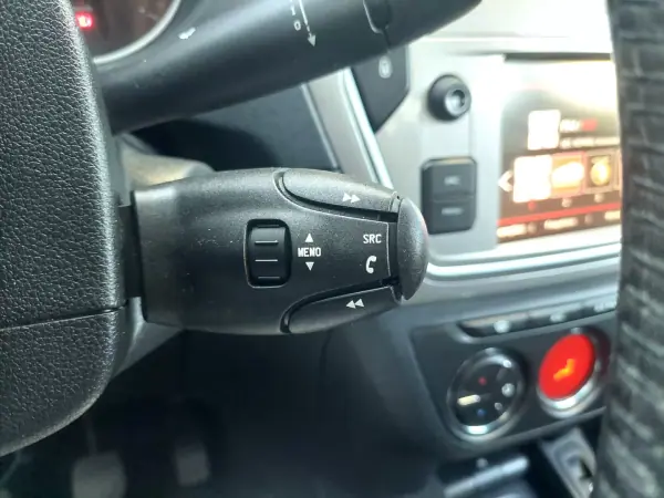Citroën C-Elysée 2018 - 12500 EUR, 63213 km - AUTO.MOTO.pt - 63213km - foto 15 de 25