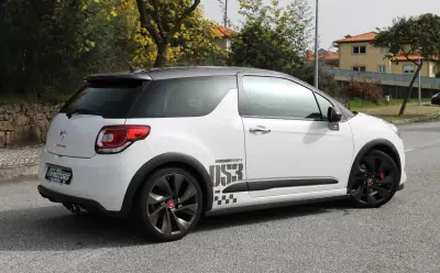 Citroën DS3 2012 - 17900 EUR, 52000 km - AUTO.MOTO.pt - 52000km - foto 6 de 33