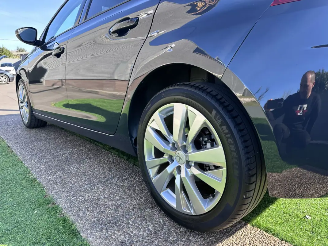 Peugeot 308 2018 - 12500 EUR, 280000 km - AUTO.MOTO.pt - 280000km - foto 17 de 41