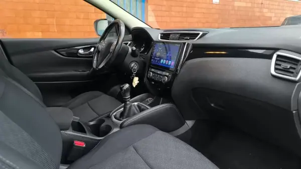 Nissan Qashqai 2015 - 11500 EUR, 190000 km - AUTO.MOTO.pt - 190000km - foto 10 de 21