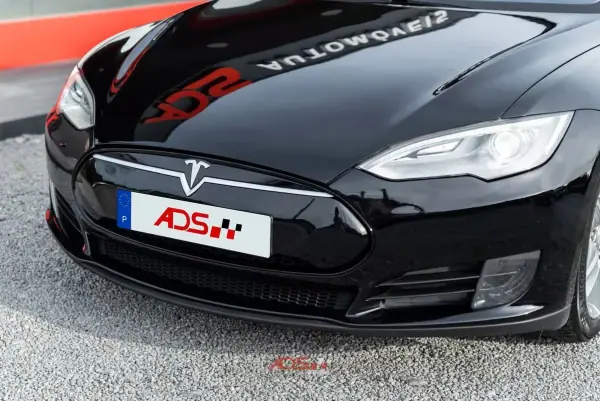 Tesla Model S 2014 - 22000 EUR, 251000 km - AUTO.MOTO.pt - 251000km - foto 3 de 22