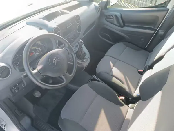 Citroën BERLINGO 3 LUGARES 2017 - 9000 EUR, 220000 km - AUTO.MOTO.pt - 220000km - foto 30 de 30