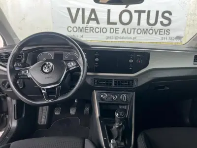 Volkswagen Polo 2018 - 12500 EUR, 98000 km - AUTO.MOTO.pt - 98000km - foto 7 de 10