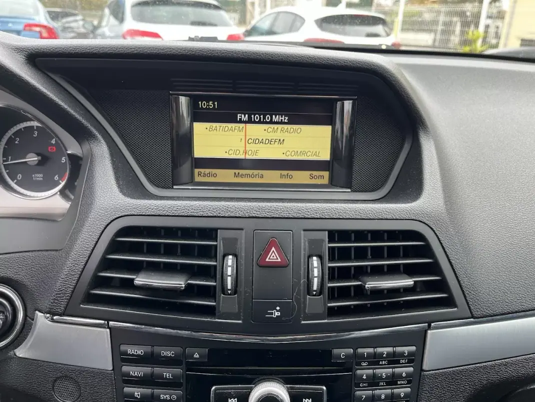 Mercedes-Benz E 250 2010 - 15950 EUR, 324000 km - AUTO.MOTO.pt - 324000km - foto 15 de 28