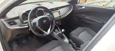 Alfa Romeo Giulietta 2019 - 14900 EUR, 163000 km - AUTO.MOTO.pt - 163000km - foto 8 de 15