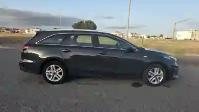 Kia Ceed SW 2019 — foto 2 de 9