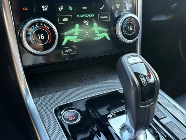 Jaguar XE 2019 - 24500 EUR, 127874 km - AUTO.MOTO.pt - 127874km - foto 19 de 21