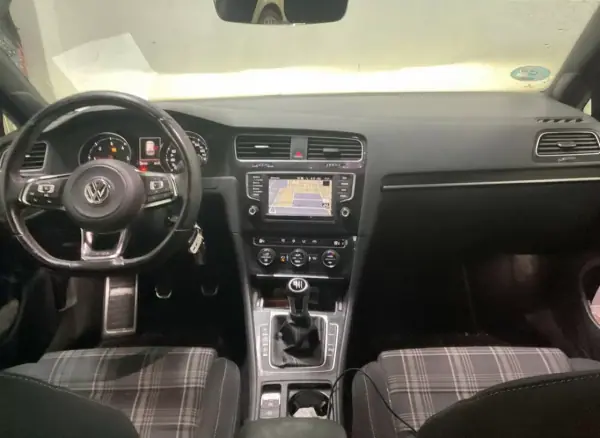 Volkswagen Golf 2017 - 17990 EUR, 239000 km - AUTO.MOTO.pt - 239000km - foto 3 de 3