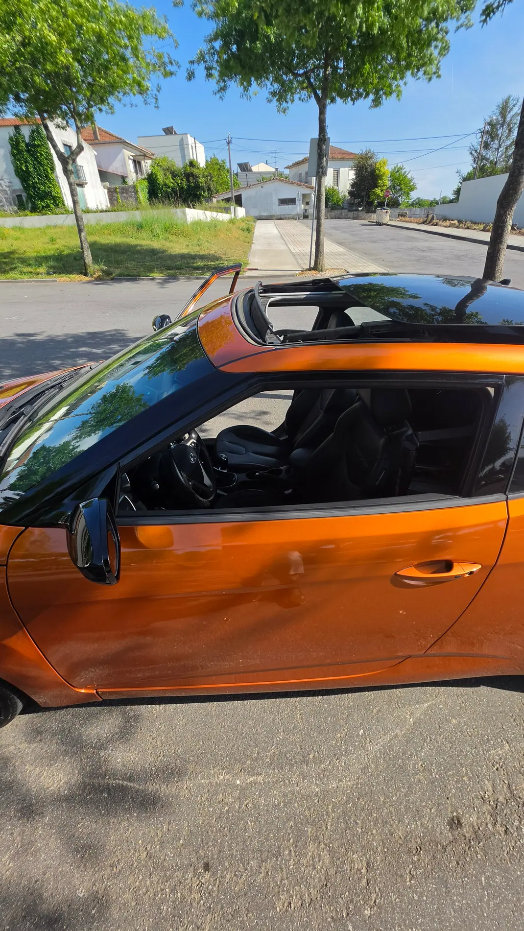 Hyundai Veloster 2012 - 10000 EUR, 150000 km - AUTO.MOTO.pt - 150000km - foto 15 de 17