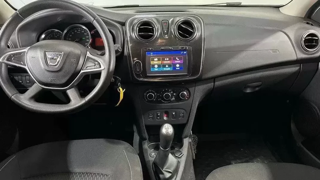 Dacia Logan MCV 2019 - 7650 EUR, 130000 km - AUTO.MOTO.pt - 130000km - foto 9 de 32