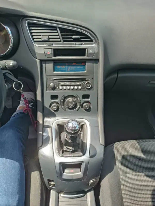 Peugeot 5008 2014 - 5950 EUR, 420000 km - AUTO.MOTO.pt - 420000km - foto 10 de 16