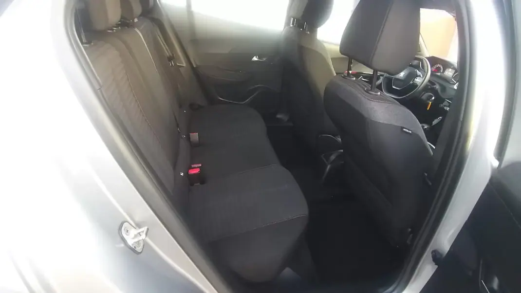 Peugeot 2008 2023 - 18250 EUR, 30000 km - AUTO.MOTO.pt - 30000km - foto 18 de 44