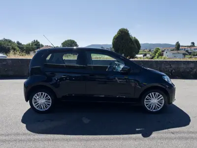Volkswagen Up! 2016 - 7990 EUR, 97000 km - AUTO.MOTO.pt - 97000km - foto 8 de 28